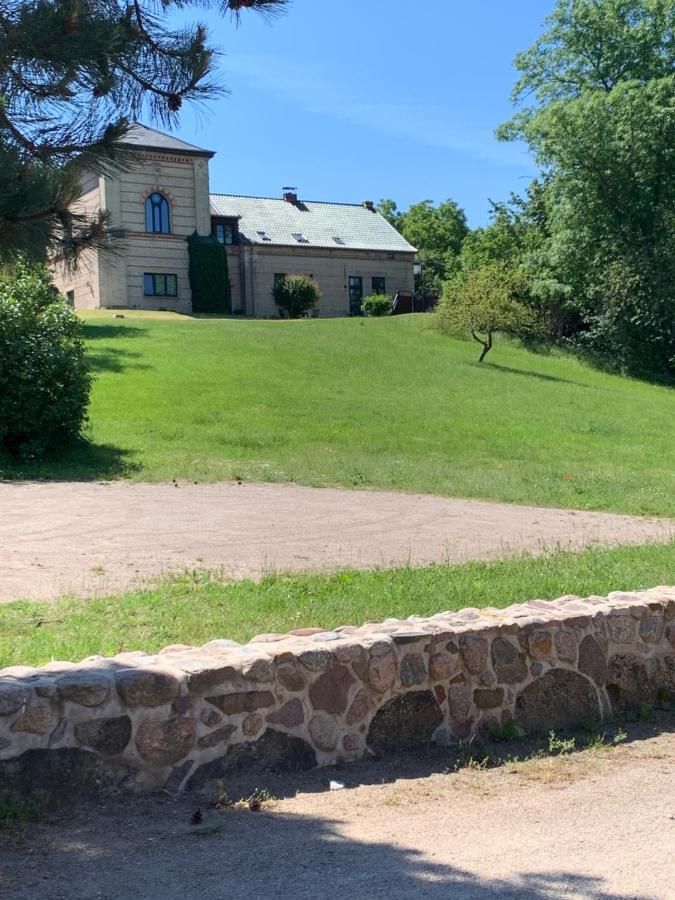 Historisches Gebaeude " Rentmeisteramt" Basedow Basedow  Εξωτερικό φωτογραφία